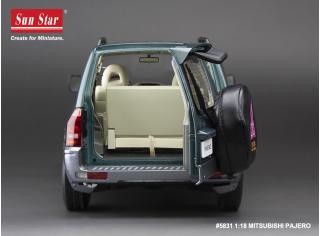 Mitsubishi Pajero V73, green metallic SunStar Metallmodell 1:18